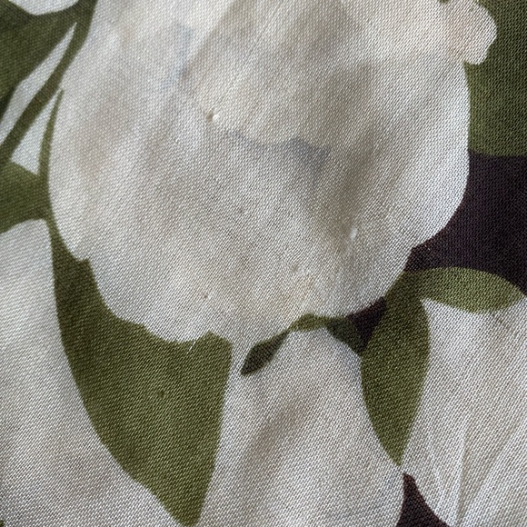 ❤️SOLD❤️ Authentic Vintage Chanel Large Scarf - Picture 9 of 10